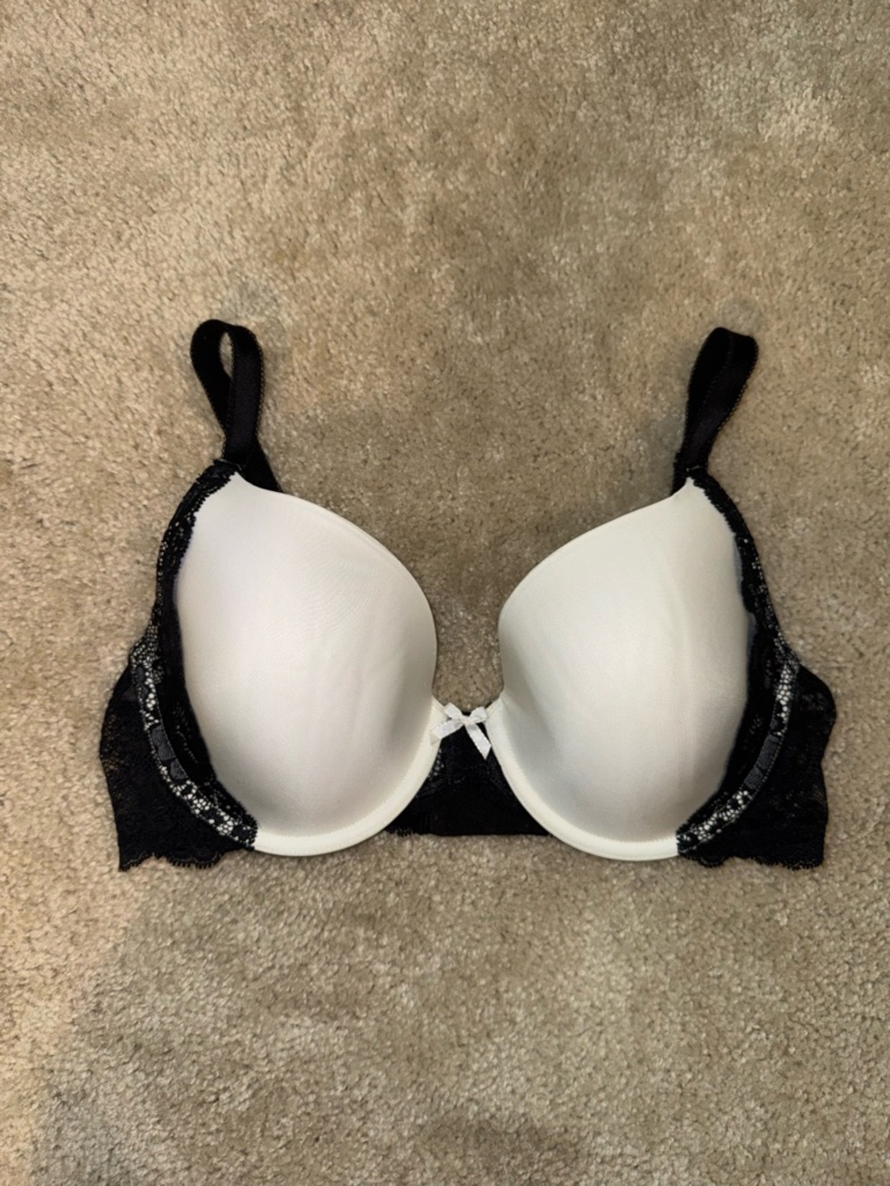 Victoria’s Secret Dream Angels Perfect Coverage Black & White Lace Bra